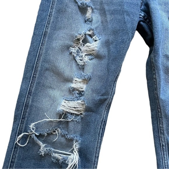 Hollister Mid-Rise Crop Boyfriend Distressed jeans Size 3R Medium Wash - Picture 4 of 13